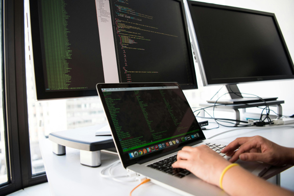 雷軍官宣小米汽車(chē)第二位品牌代言人：演員舒淇；新一代SU7將于今晚正式發(fā)布:金東金屬制品廠